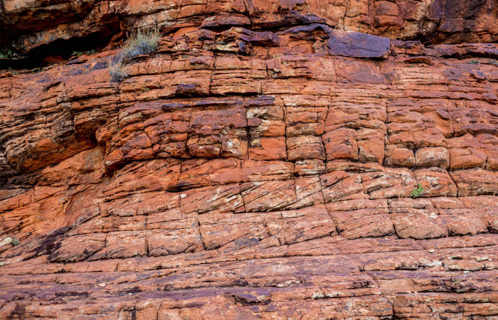 Red-rock-of-Uluru-and-Kings-Canyon,-Red-Centre---Lucy-Piper