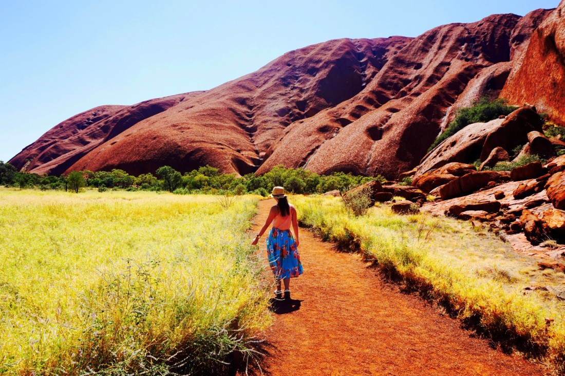 backpacker tours uluru