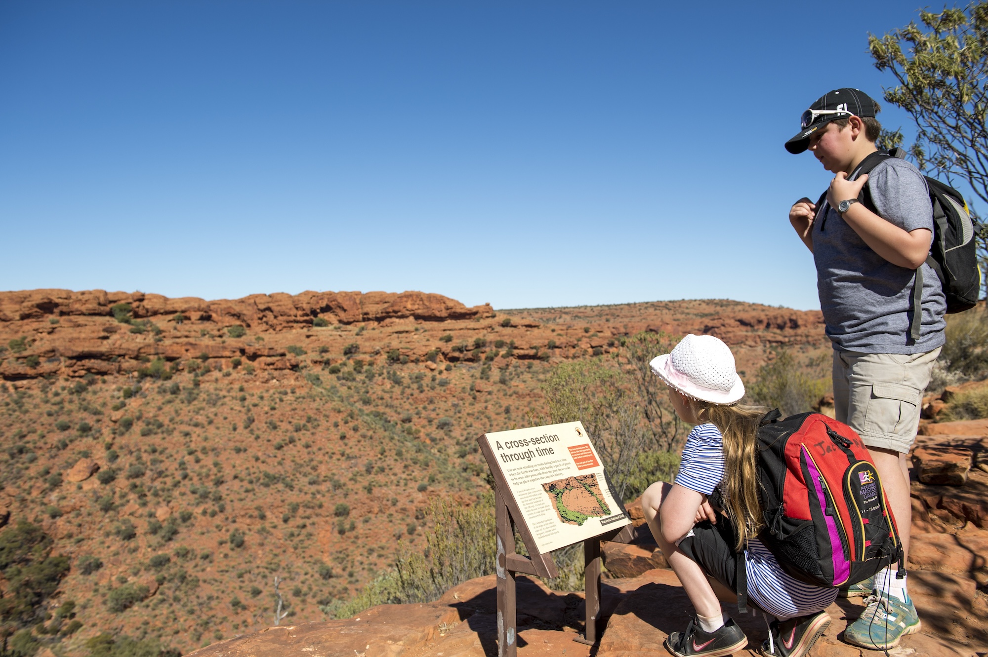 Hiking over Kings Canyon
